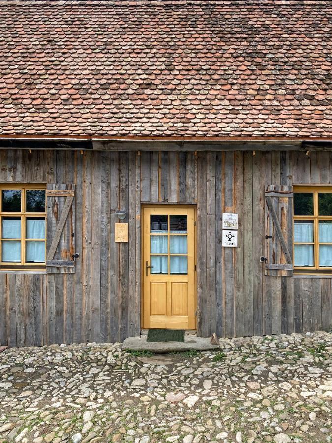 Отель Viscri 32 - White Barn And Blue House Экстерьер фото